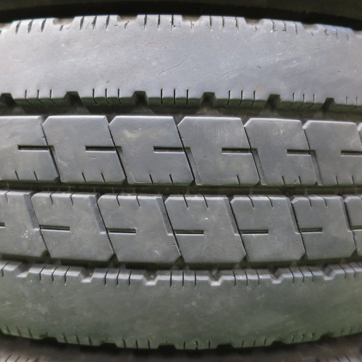 バリ溝!23年!9分!6本★トラック タイヤ 205/75R16 113/111N ブリヂストン デュラビス R207 DURAVIS 16インチ★5061507イノタ