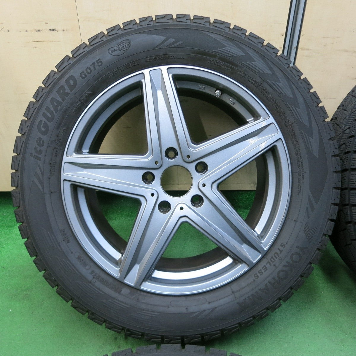 バリ溝!22年!キレイ!9.5分以上★ベンツ 等 AGA 275/55R19 スタッドレス ヨコハマ アイスガード G075 PCD130/5H★4100401ナス
