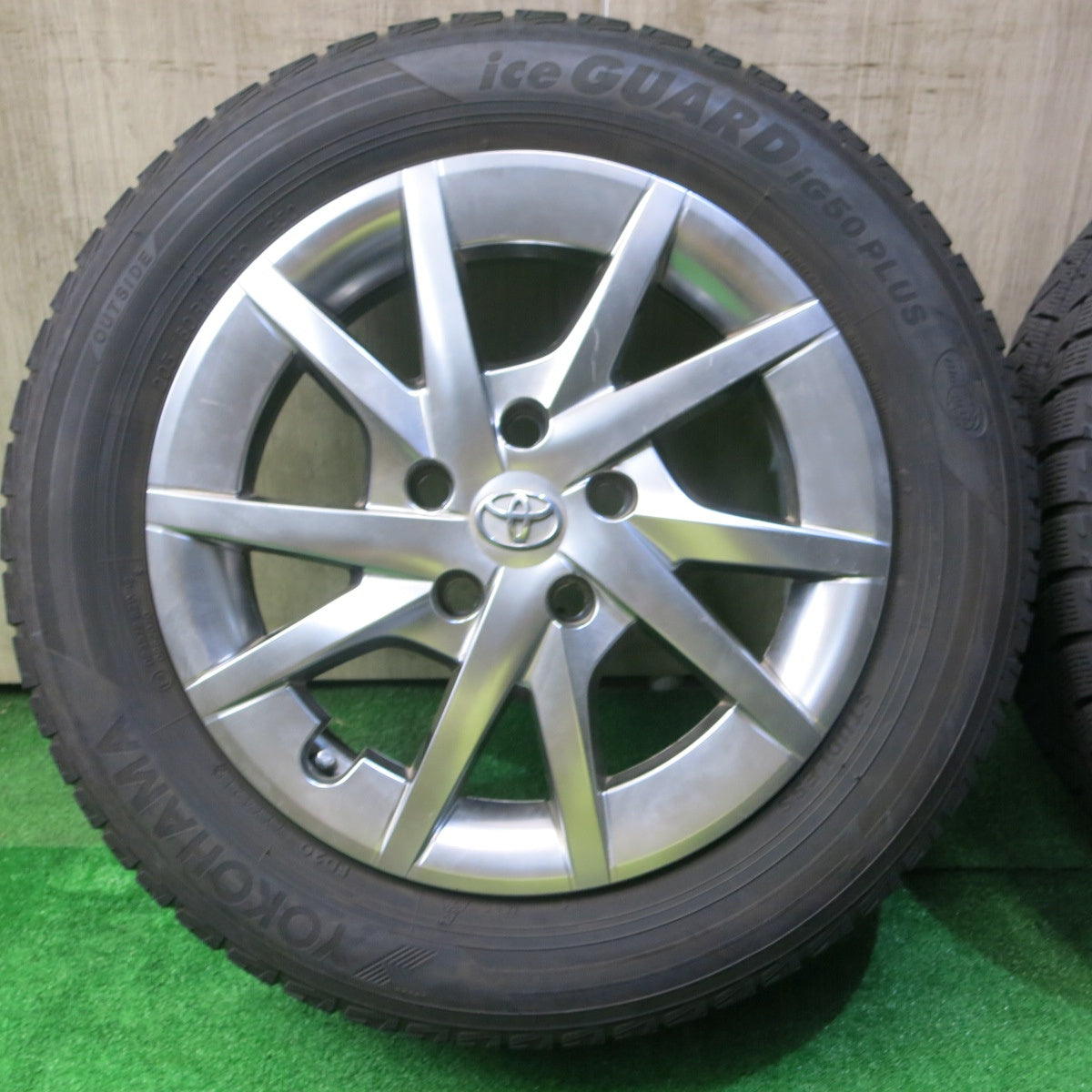 バリ溝!キレイ!9分★トヨタ プリウスα 純正 205/60R16 スタッドレス ヨコハマ アイスガード iG50 プラス 16インチ PCD114.3/5H★5051704NJス