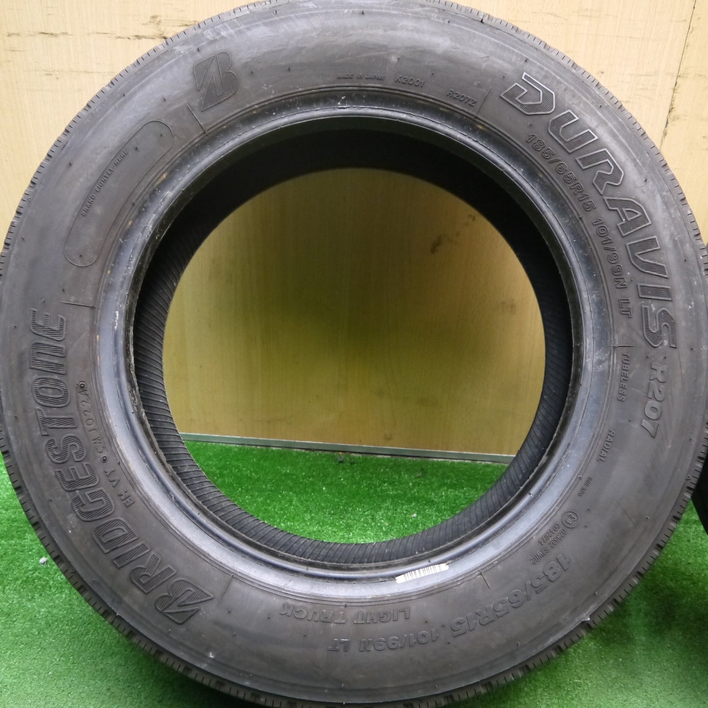 バリ溝!24年!8.5分★小型 トラック バス タイヤ 185/65R15 101/99N ブリヂストン デュラビス R207 DURAVIS 15インチ★5052602Hノタ
