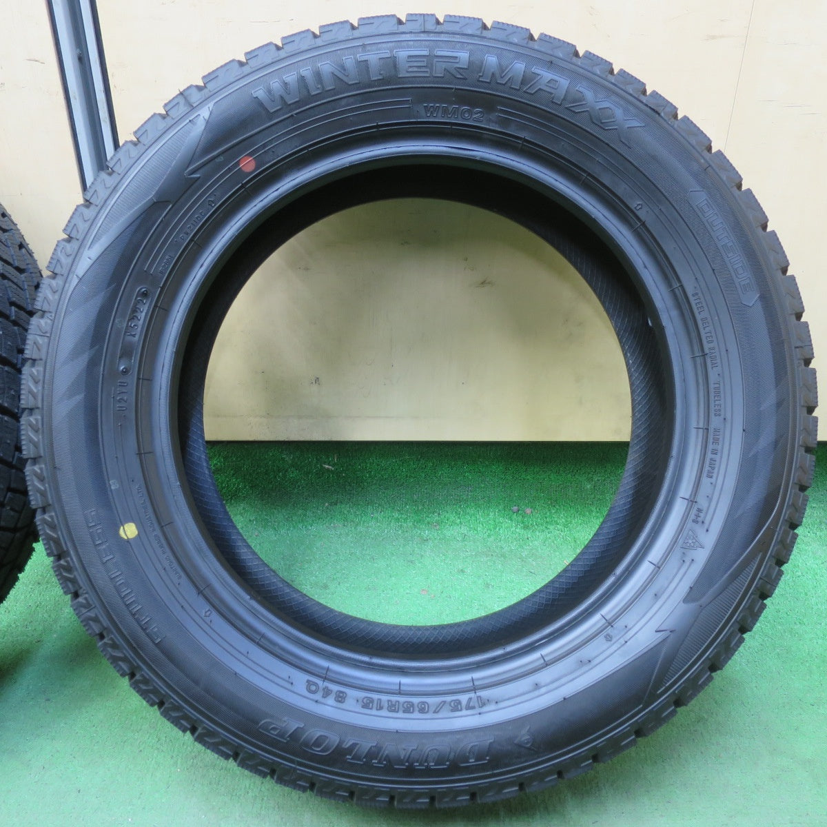 ほぼ未使用!22年★スタッドレス 175/65R15 ダンロップ ウインターマックス WM02 15インチ スイフト フィット アクア ヴィッツ ヤリス 等★5092707イスタ