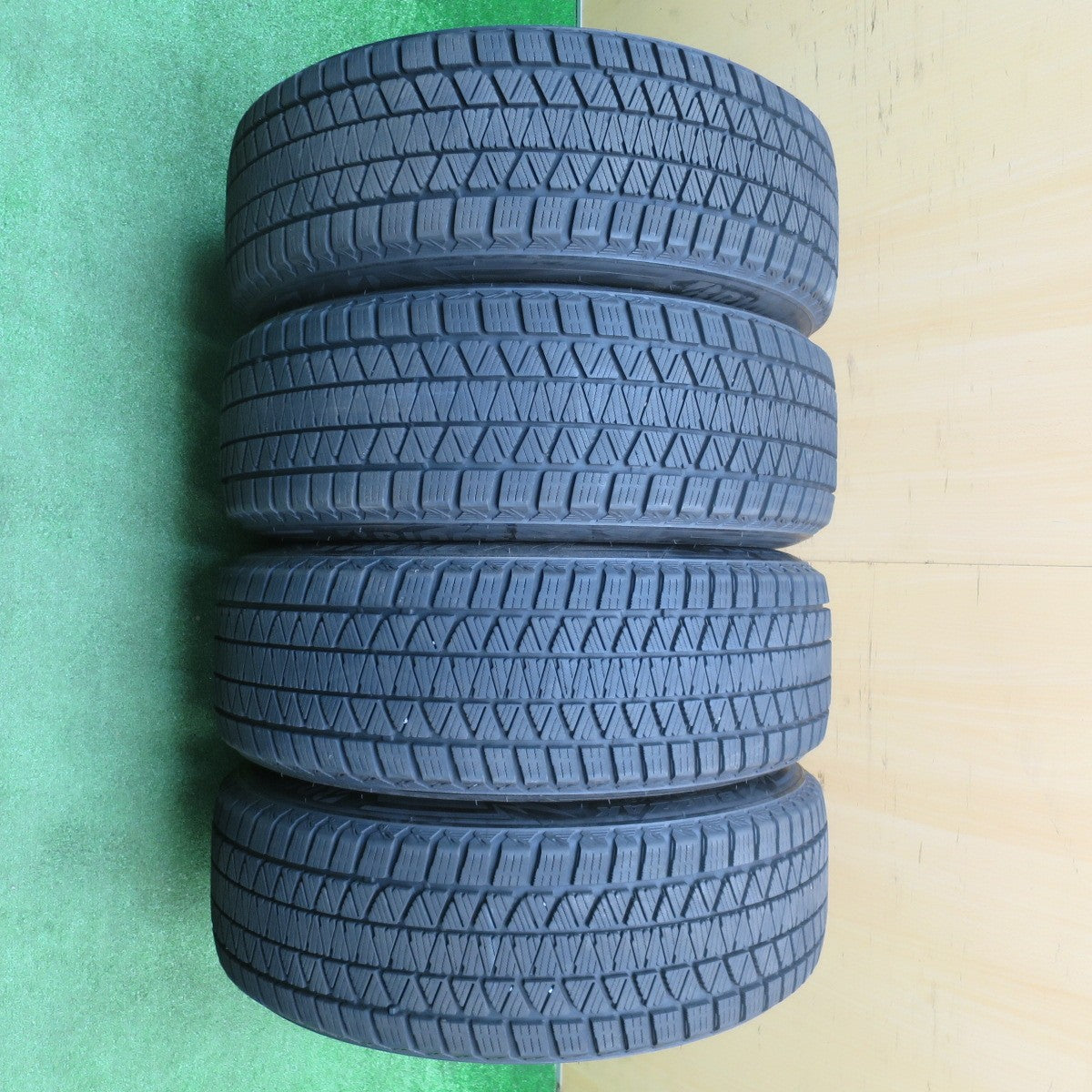 バリ溝!22年!キレイ!9分★RMP 028F 225/60R18 スタッドレス ブリヂストン ブリザック DM-V3 18インチ PCD114.3/5H★5111301NJス