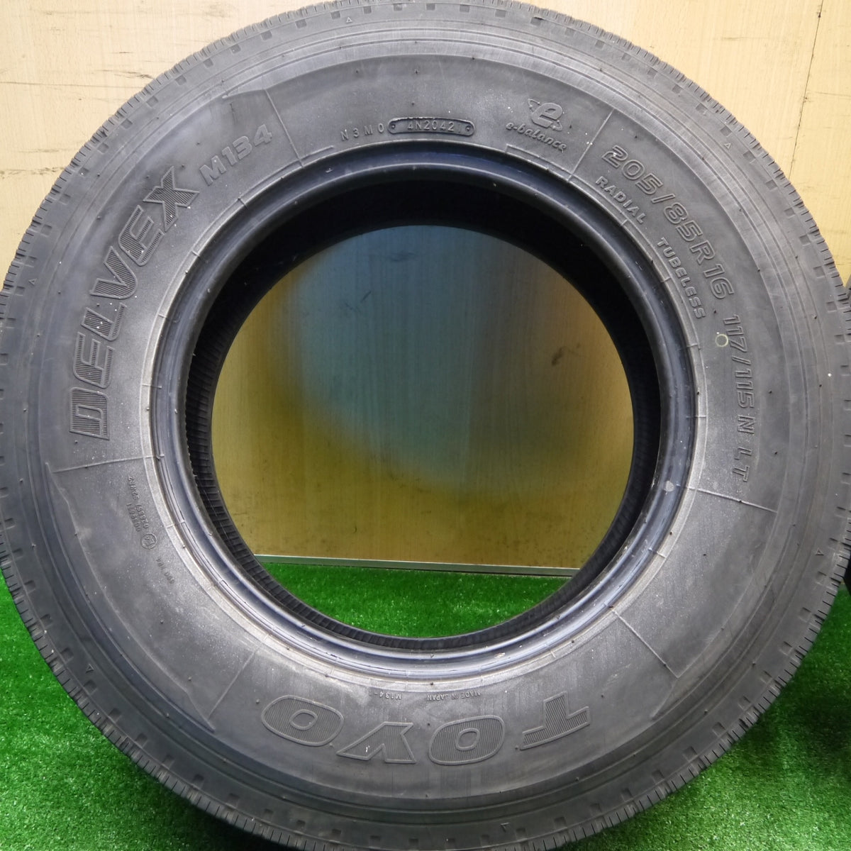 バリ溝!21年!ほぼ10分★トラック タイヤ 205/85R16 117/115N トーヨー デルベックス M134 DELVEX 16インチ★5102406Hノタ