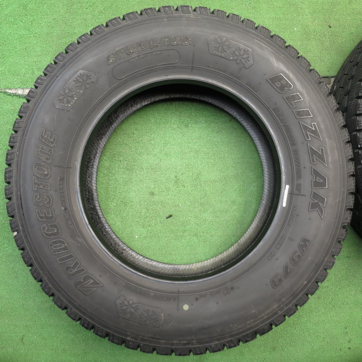 バリ溝!22年!9.5分★トラック タイヤ 225/70R16 117/115L スタッドレス ブリヂストン ブリザック W979 タイヤ 16インチ★5061903NJスタ