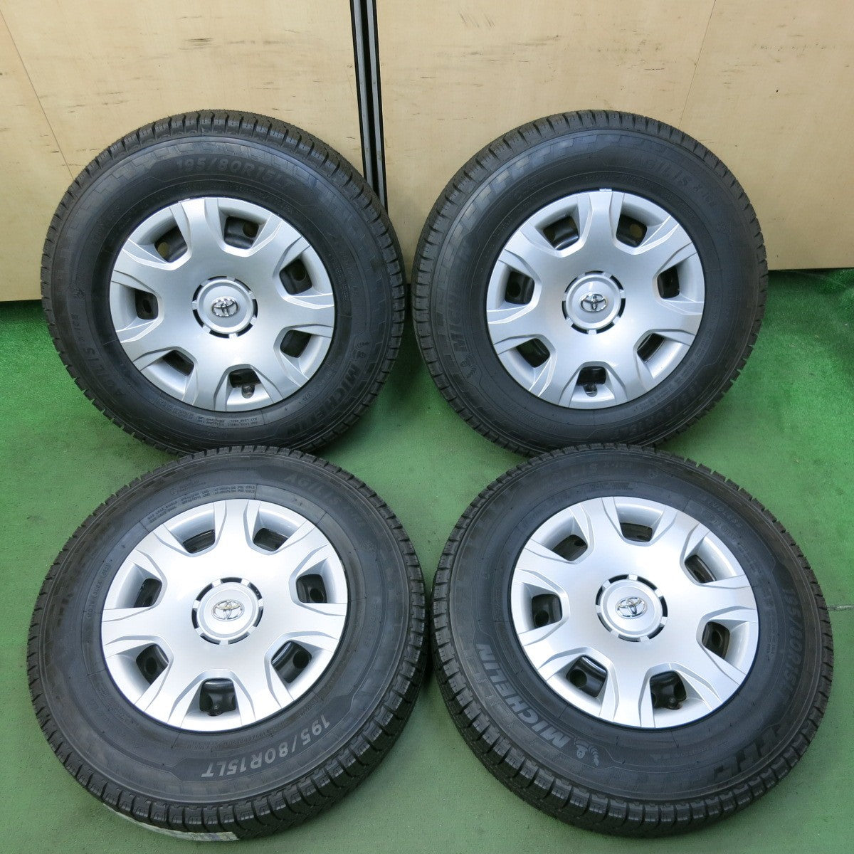 未使用!23年!キレイ★トヨタ 200系 ハイエース 純正 スチール 195/80R15 107/105R スタッドレス ミシュラン AGILIS X-ICE 15インチ PCD139.7/6H★5073007SYス