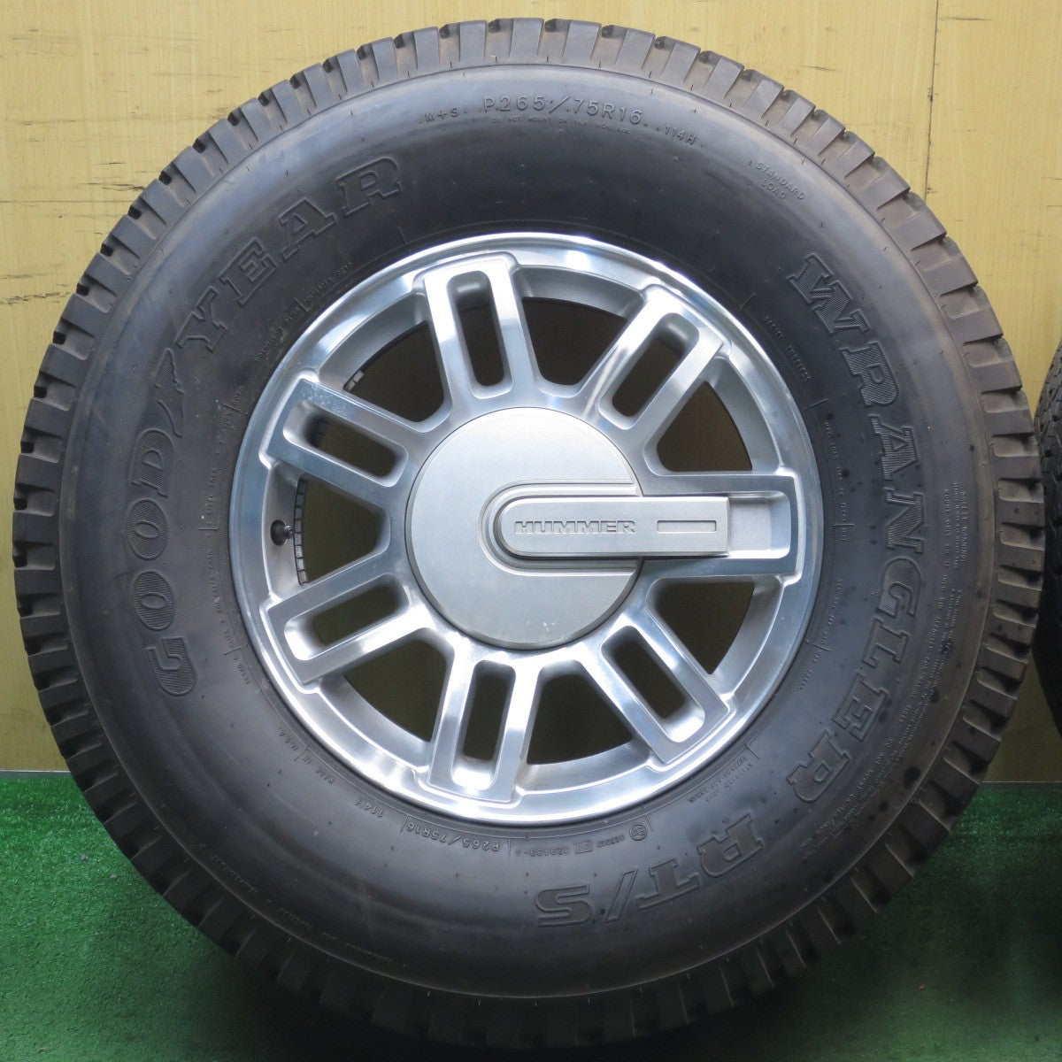 バリ溝!9.5分★ハマー H3 純正 265/75R16 グッドイヤー ラングラー RT/S 16インチ PCD139.7/6H★5083101NJノ