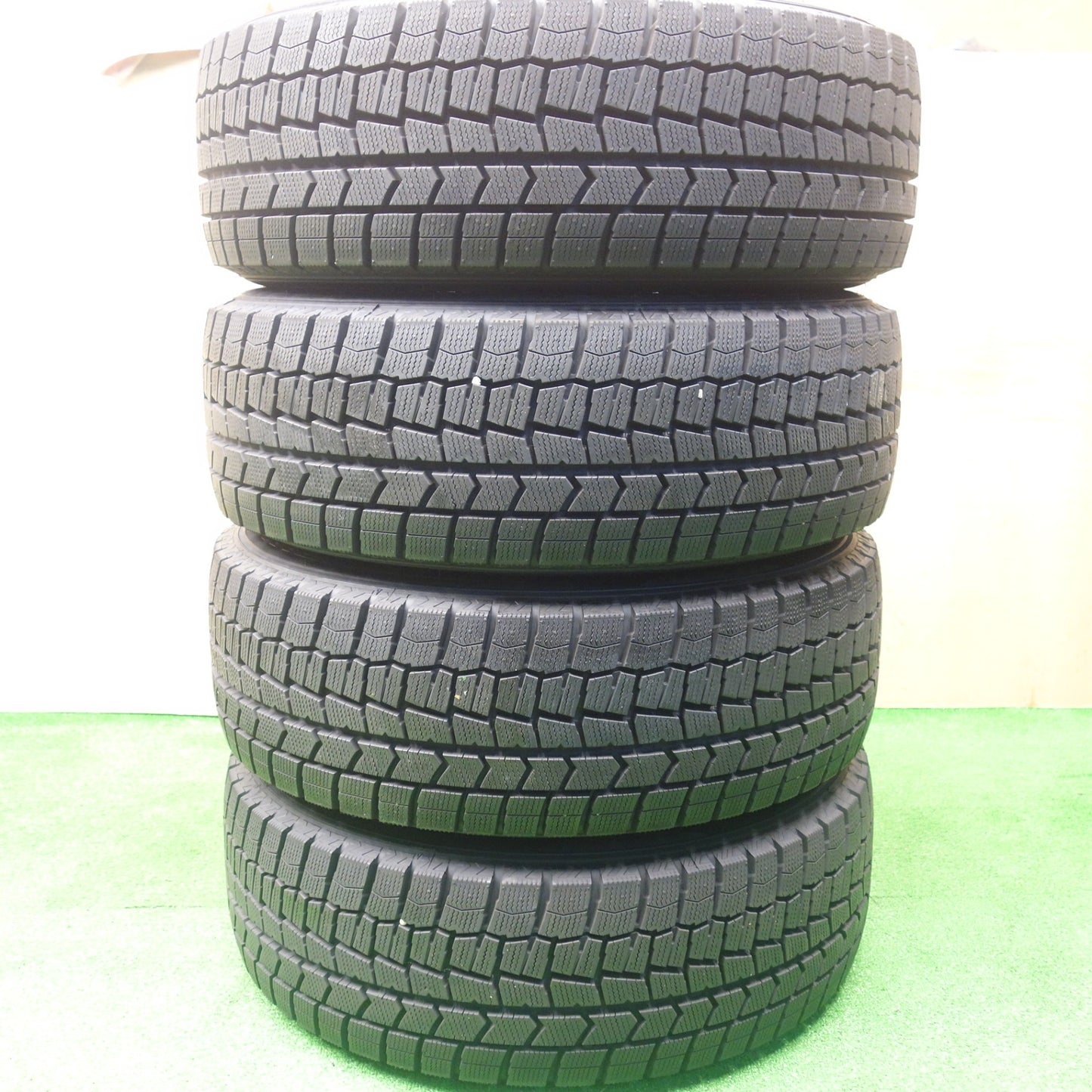 バリ溝!23年!キレイ!9.5分以上★スタッドレス 215/60R16 ダンロップ ウインターマックス WM02 VELVA SPORTZ ヴェルヴァ 16インチ PCD114.3/5H★5122104KTス