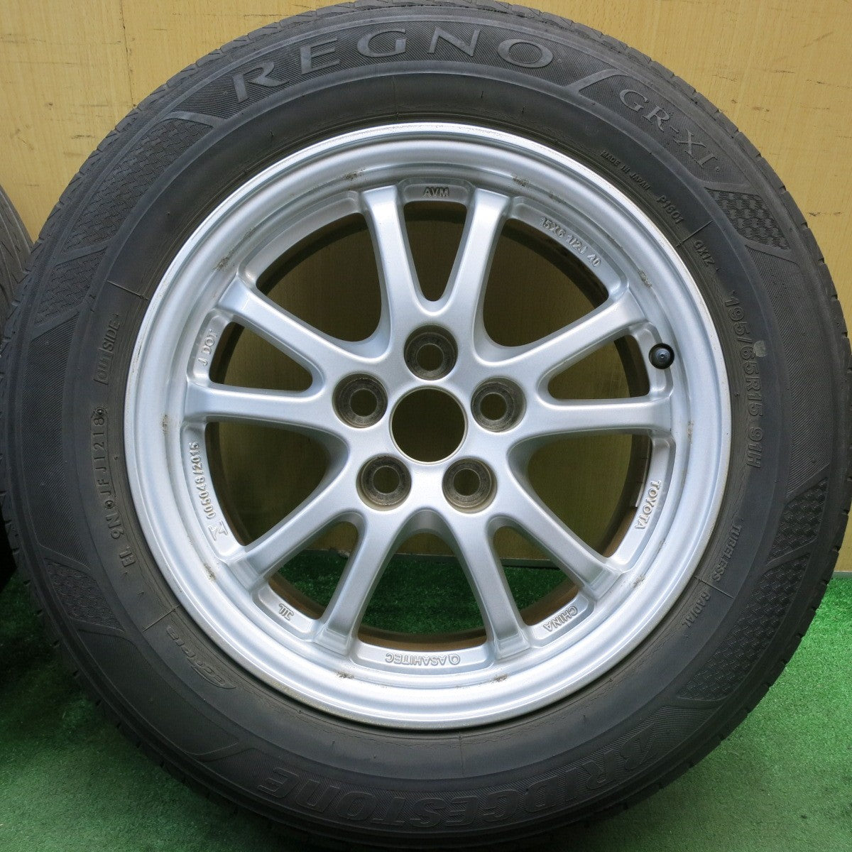 4本価格★トヨタ 30系 プリウス 純正 195/65R15 ブリヂストン レグノ GR-XI 15インチ PCD100/5H★5080912HAノ