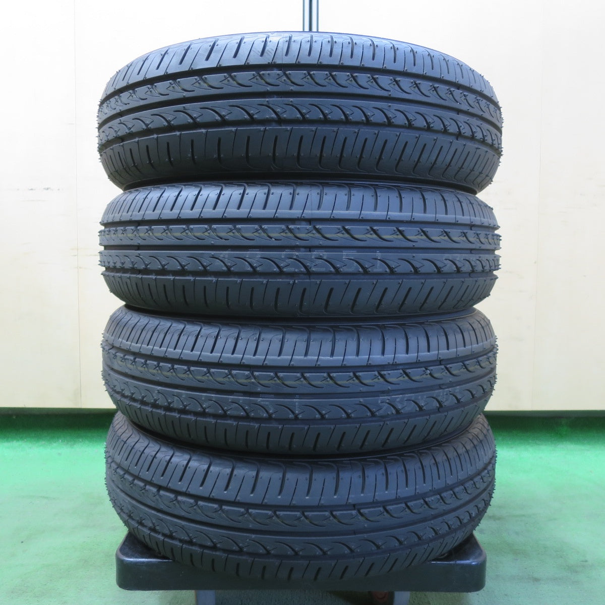 新車外し!24年★155/65R14 ヨコハマ ブルーアース AE01K タイヤ 14インチ N-BOX WGN デイズ サクラ ワゴンR タント ウェイク 等★5052902イノタ
