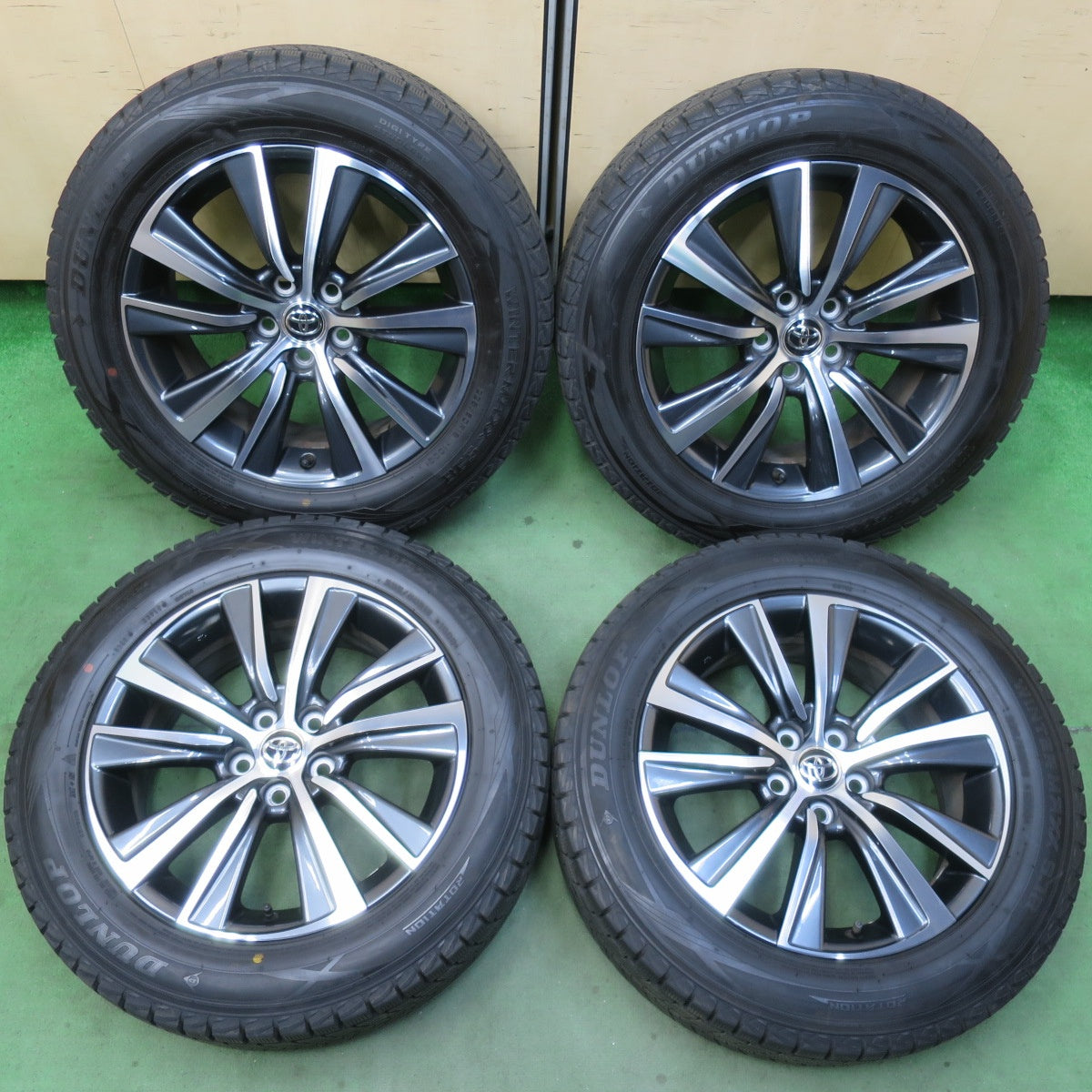バリ溝!キレイ!9分★トヨタ 80系 ハリアー Gグレード 純正 225/60R18 スタッドレス ダンロップ ウインターマックス SJ8 18インチ PCD114.3/5H★5122906イス