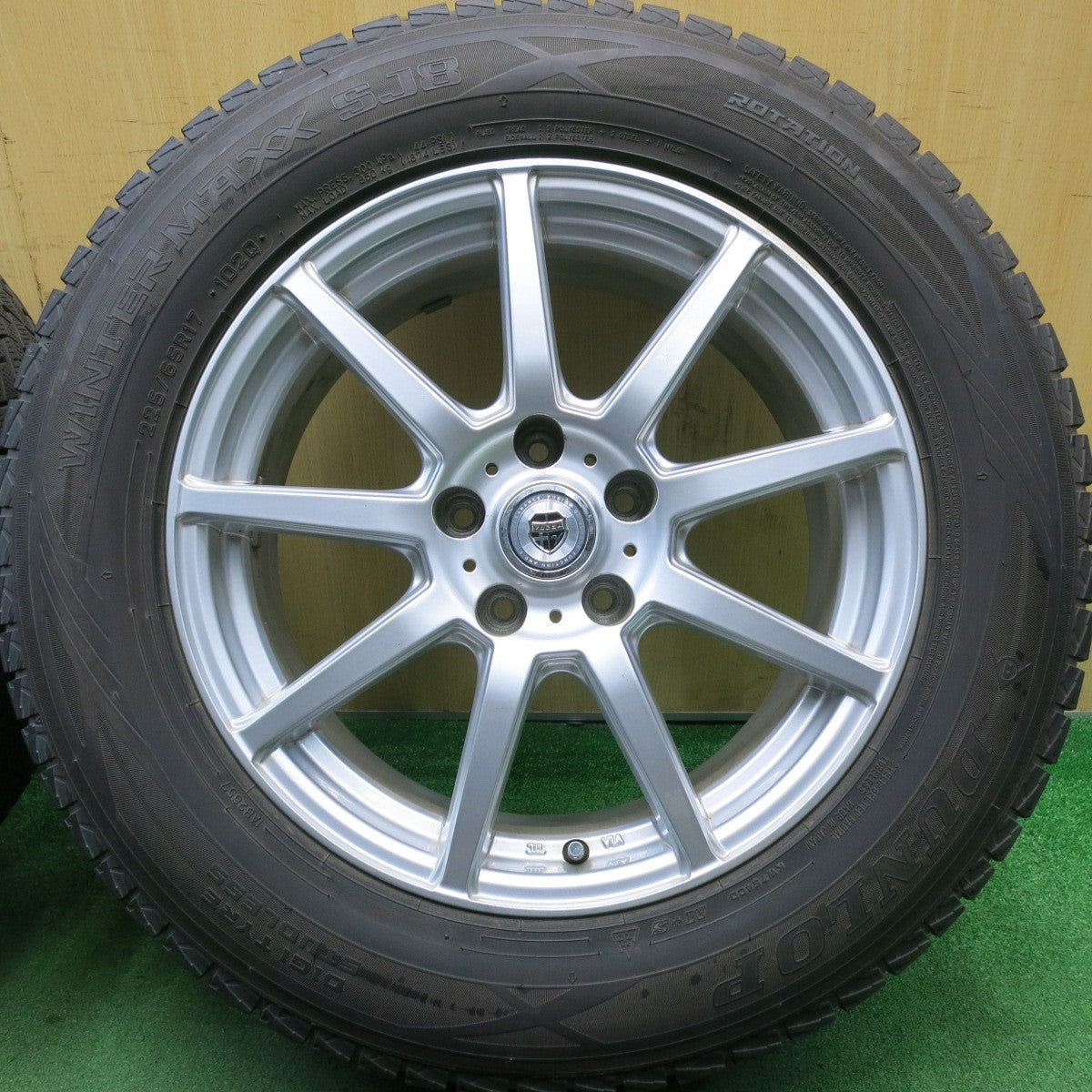 バリ溝!9.5分以上★スタッドレス 225/65R17 ダンロップ ウインターマックス SJ8 VOLGA ヴォルガ 17インチ PCD114.3/5H★5052308HAス