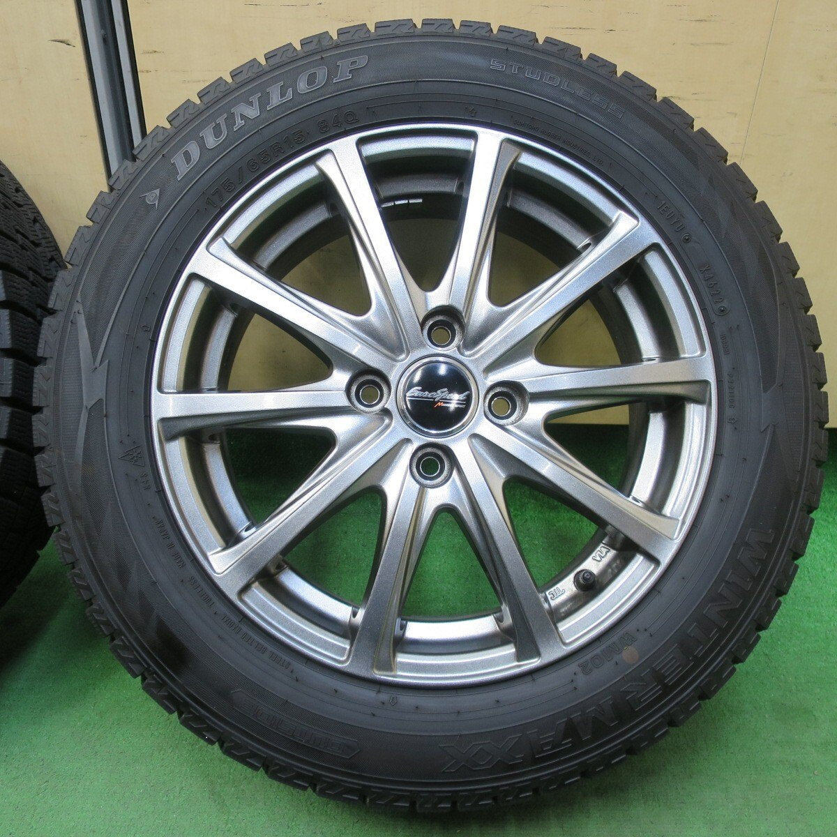 バリ溝!22年!キレイ!9.5分★スタッドレス 175/65R15 ダンロップ ウインターマックス WM02 EuroSpeed MANARAY SPORT ユーロスピード 15インチ PCD100/4H★5032204イス