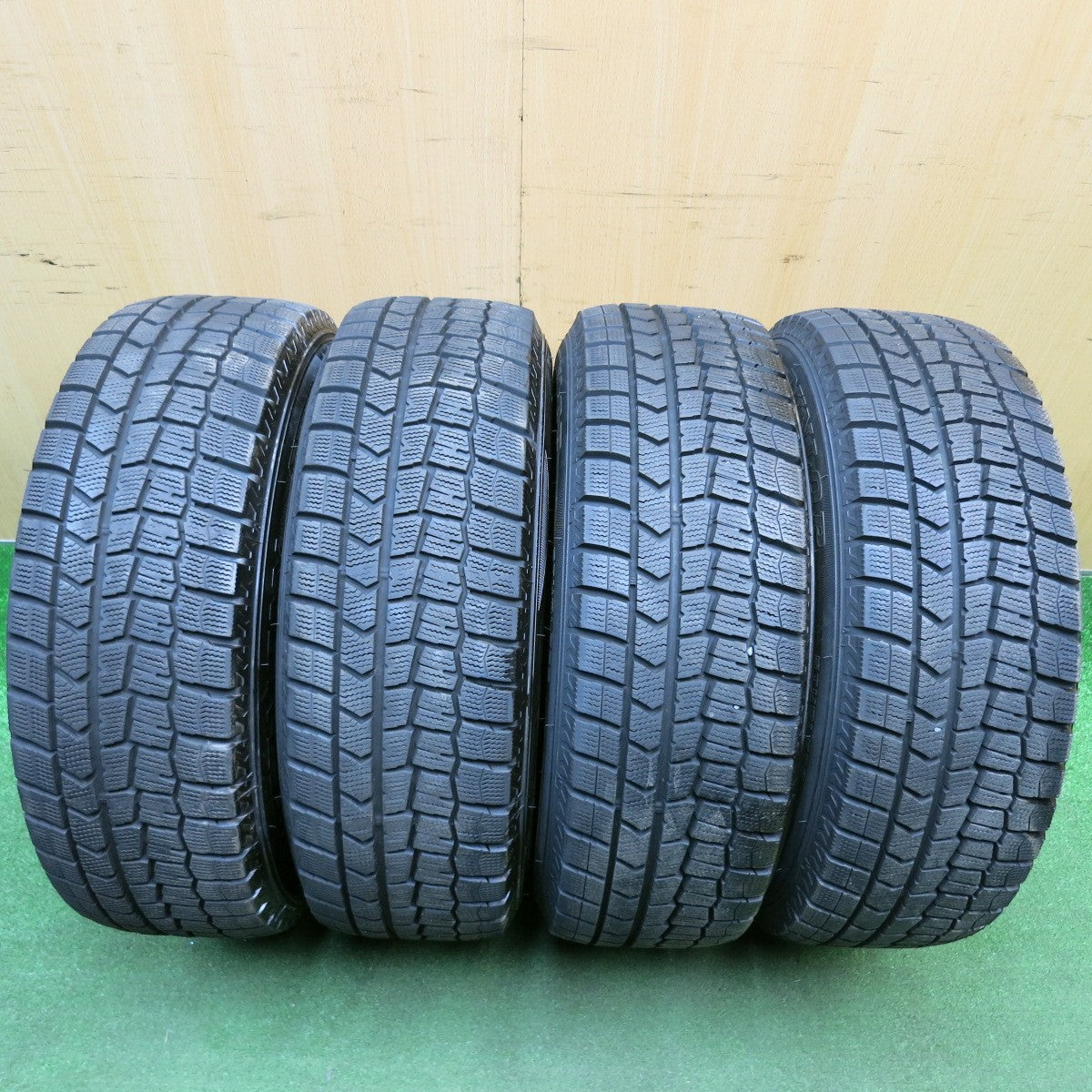 バリ溝!22年!キレイ!9.5分以上★プリウス 等 195/65R15 スタッドレス ダンロップ ウインターマックス WM02 VELVA CHARGE ヴェルヴァ 15インチ PCD100/5H★6012509HAス
