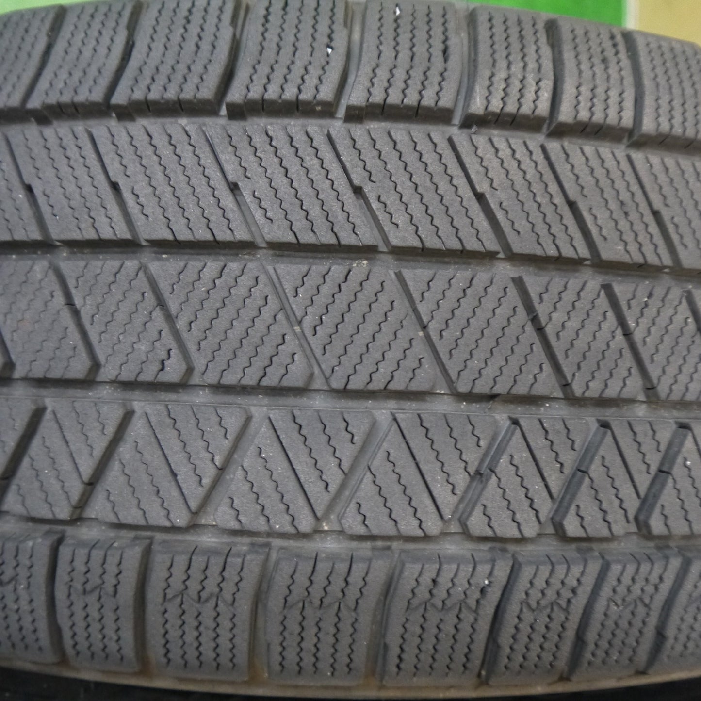 バリ溝!23年!9.5分★スタッドレス 225/60R17 ブリヂストン ブリザック VRX3 タイヤ 17インチ アルファード ヴェファイア 等★5111206Hスタ