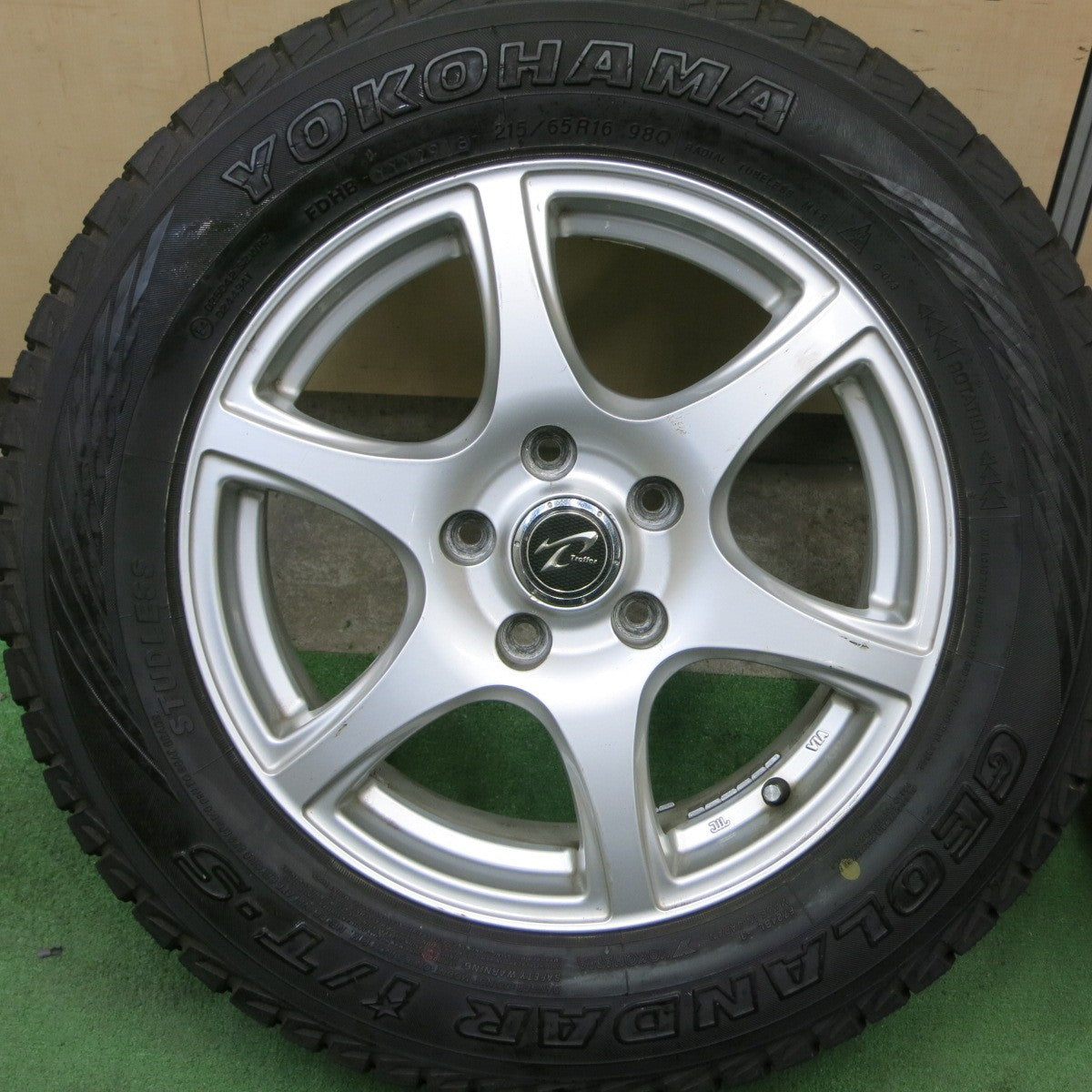 バリ溝!9.5分★スタッドレス 215/65R16 ヨコハマ ジオランダー i/T-S Treffer トレファー 16インチ PCD114.3/5H★5050105TTス
