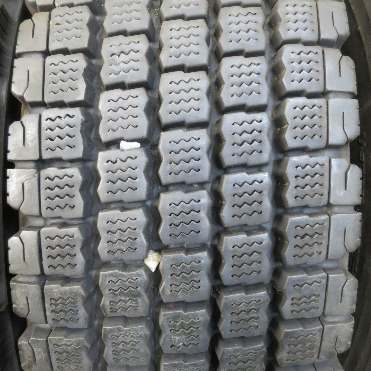 バリ溝!22年!9.5分★トラック タイヤ 265/70R19.5 140/138J スタッドレス ブリヂストン W910 19.5インチ★5021412イスタ