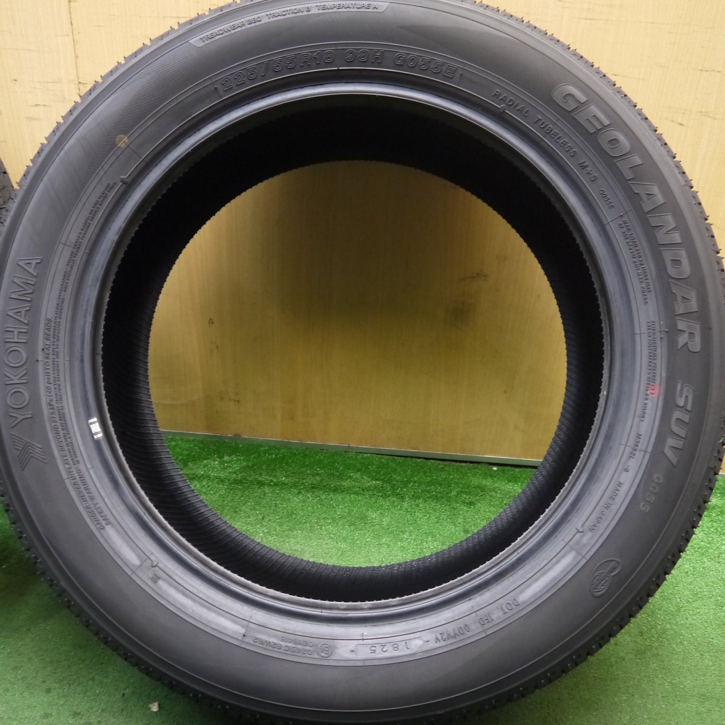 新車外し!25年★225/55R18 ヨコハマ ジオランダー SUV G055 G055E タイヤ 18インチ デリカ D:5 ZR-V フォレスター 等★5072503Hノタ