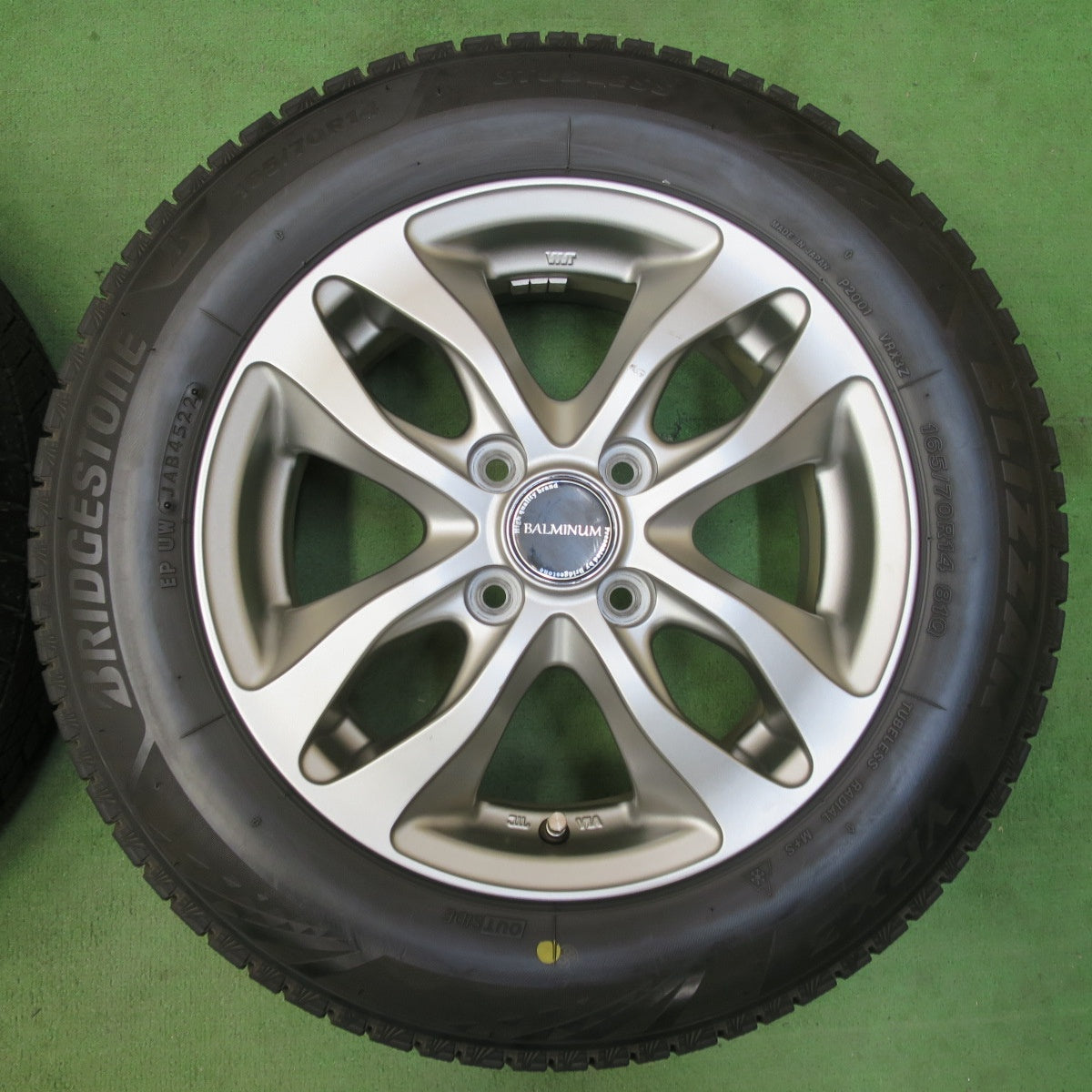 バリ溝!22年!キレイ!ほぼ10分★スタッドレス 165/70R14 ブリヂストン ブリザック VRX3 BALMINUM バルミナ 14インチ PCD100/4H★5042408イス