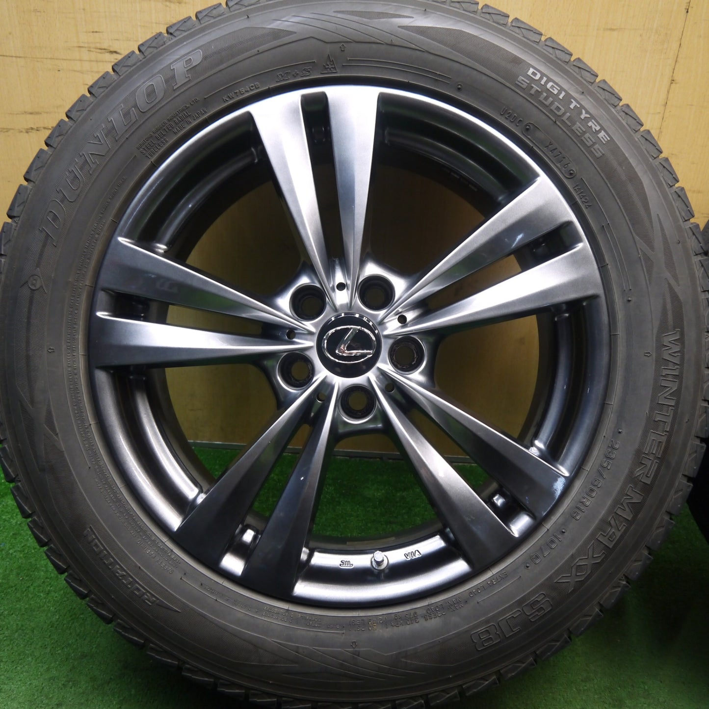 バリ溝!キレイ!9.5分★レクサス 等 235/60R18 スタッドレス ダンロップ ウインターマックス SJ8 Lehrmeister L-F LOUNGE レアマイスター LF ラウンジ 18インチ PCD114.3/5H★5091604Hス