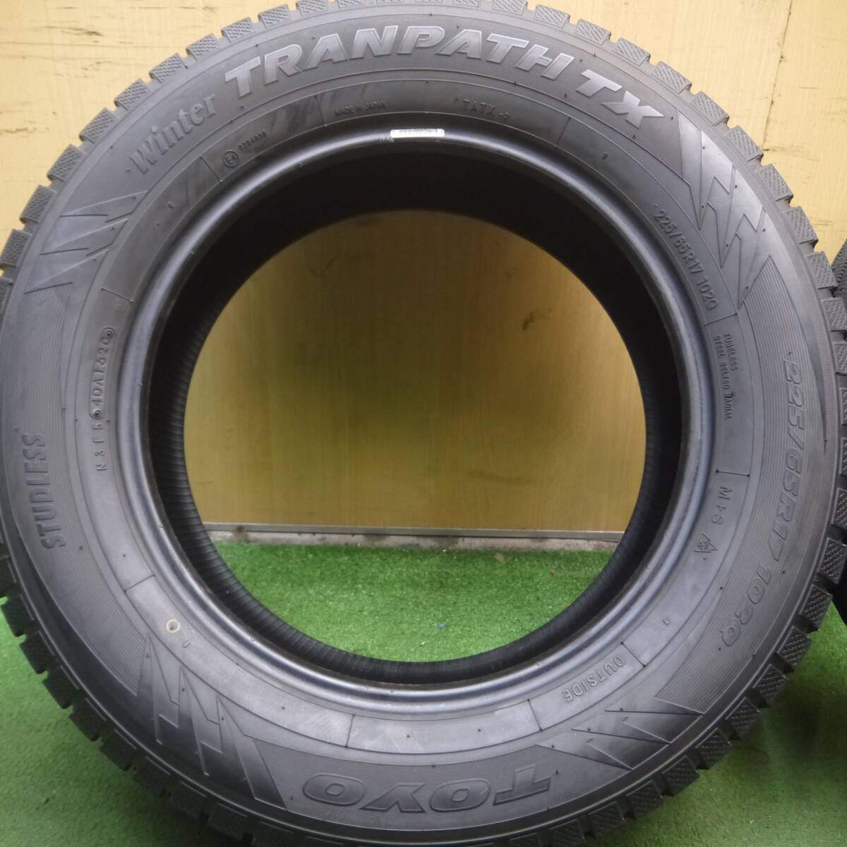 バリ溝!20年!9.5分★スタッドレス 225/65R17 トーヨー ウインター トランパス TX 17インチ ハリアー RAV4 等★4042304Hスタ