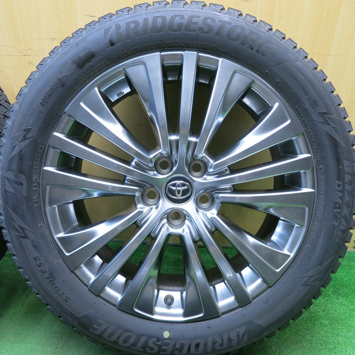 バリ溝!21年!キレイ!9分★トヨタ 80系 ハリアー 純正 225/55R19 スタッドレス ブリヂストン ブリザック DM-V3 19インチ PCD114.3/5H★5050514HAス