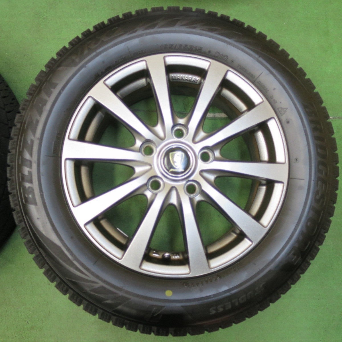 バリ溝!22年!キレイ!9分★スタッドレス 195/65R15 ブリヂストン ブリザック VRX2 MANARAY SPORT マナレイスポーツ 15インチ PCD114.3/5H★5012811イス