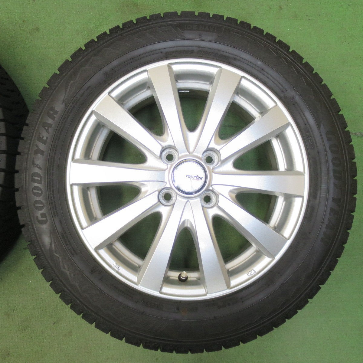 バリ溝!22年!キレイ!9分★スタッドレス 175/65R15 グッドイヤー アイスナビ8 ravrion RS01 ラブリオン 15インチ PCD100/4H★5092907イス