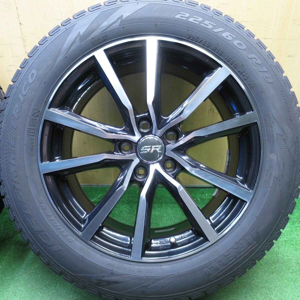 バリ溝!キレイ!8.5分★スタッドレス 225/60R18 ピレリ アイスアシンメトリコ STRANGER ストレンジャー 18インチ PCD114.3/5H★5030708Hス