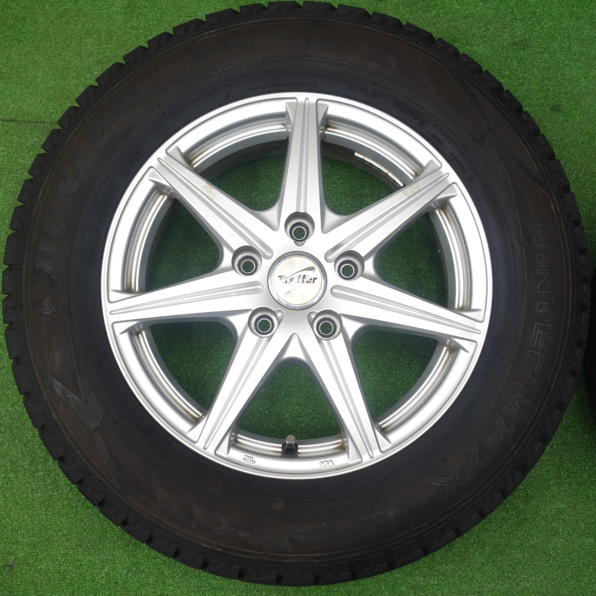 バリ溝!ほぼ10分★スタッドレス 205/65R15 ダンロップ ウインターマックス WM02 Treffer トレファー 15インチ PCD114.3/5H★6021302KTス