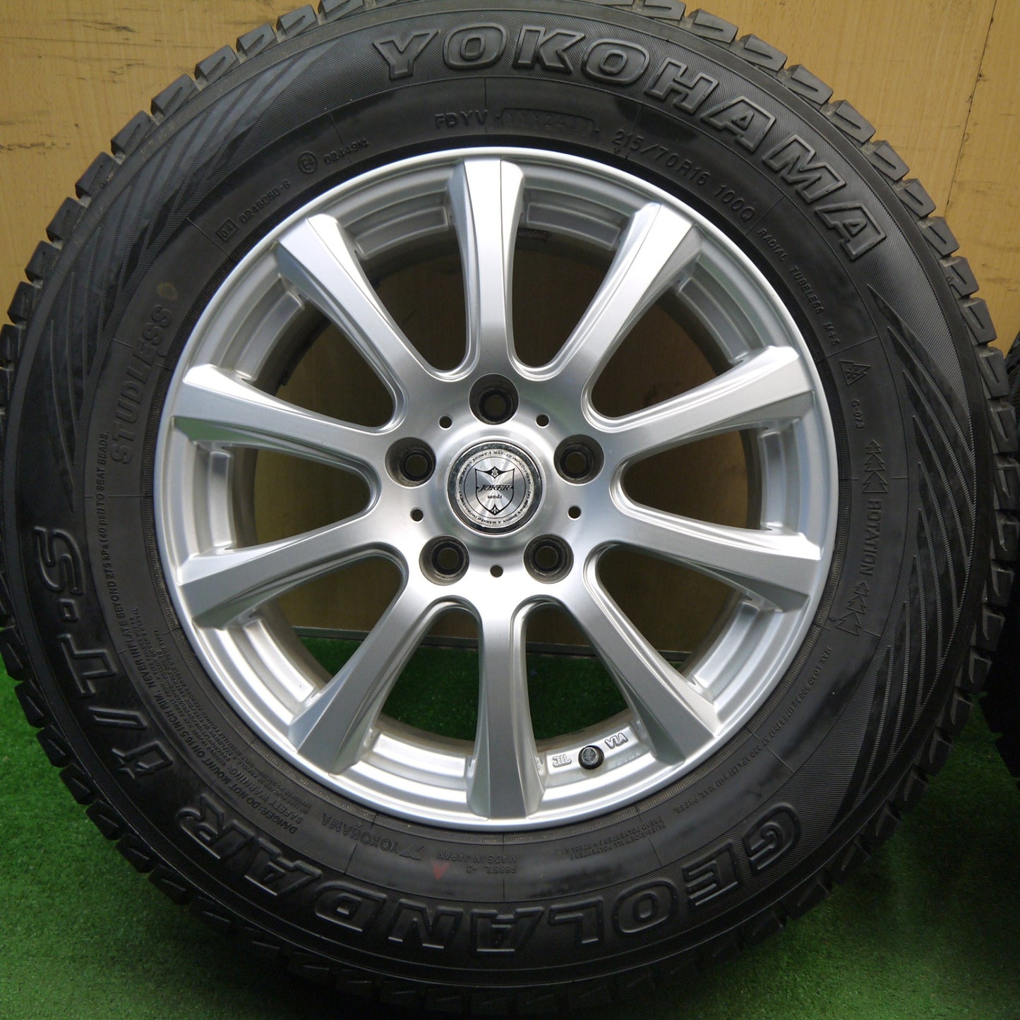 キレイ★スタッドレス 215/70R16 ヨコハマ ジオランダー i/T-S JOKER ジョーカー 16インチ PCD114.3/5H★5040905Hス