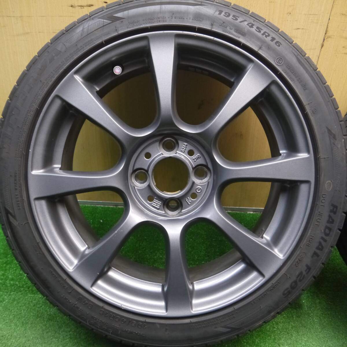 バリ溝!23年!8.5分★フィアット アバルト 500 純正 195/45R16 ミネルバ ラジアル F205 16インチ PCD98/4H★5030401Hノ