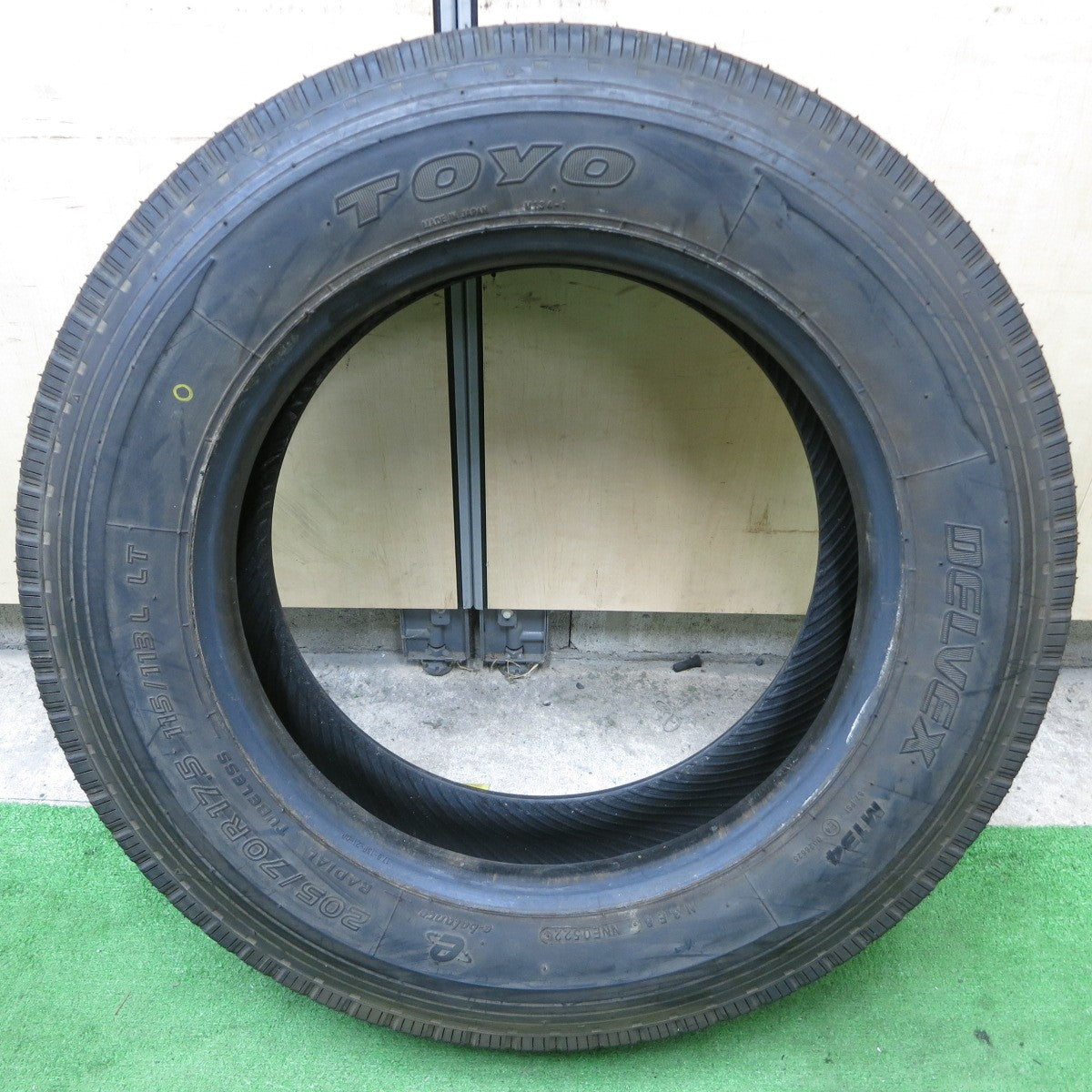 未使用!22年!1本★トラック タイヤ 205/70R17.5 115/113L トーヨー デルベックス M134 DELVEX 17.5インチ★5063001ナノタ