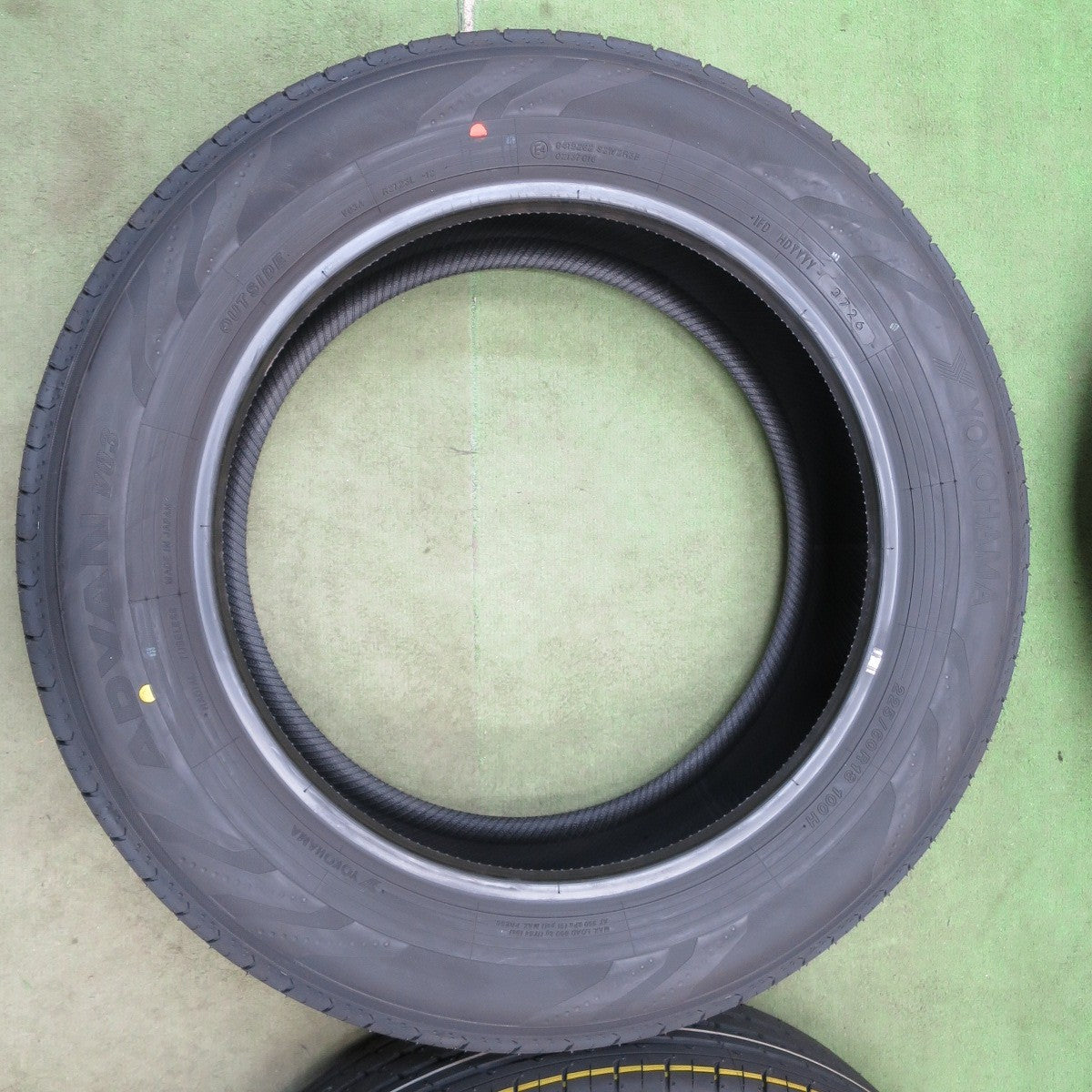 新車外し!26年◎225/60R18 ヨコハマ アドバン V03 タイヤ 18インチ 40系 アルファード ヴェルファイア ハリアー RAV4 レクサス NX 等◎6101701NGノタ