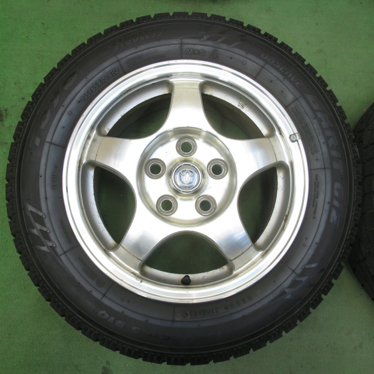 バリ溝!23年!9.5分以上★トヨタ ヴォクシー ノア 純正 195/65R15 スタッドレス トーヨー オブザーブ ガリット GIZ 15インチ PCD114.3/5H★5093013イス