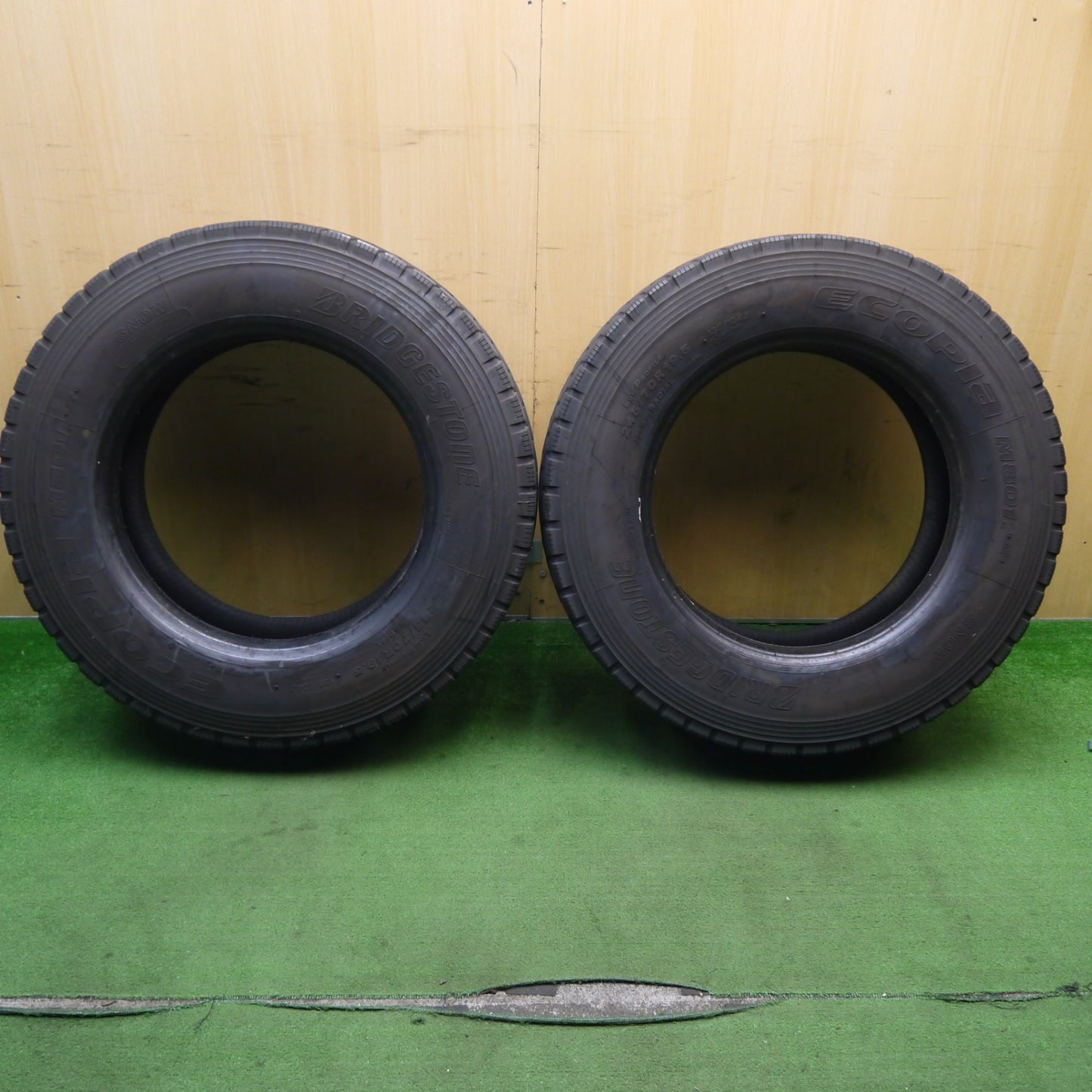 バリ溝!24年!9.5分!2本★トラック タイヤ 245/70R19.5 136/134J ブリヂストン エコピア M801 Ⅱ ミックス オールシーズン 19.5インチ★5061601KKノタ