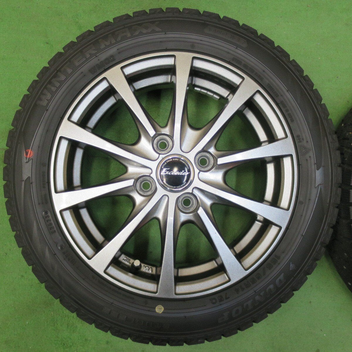 バリ溝!23年!キレイ!ほぼ10分★スタッドレス 155/65R14 ダンロップ ウインターマックス WM02 Exceeder エクシーダー 14インチ PCD100/4H★5030601イス