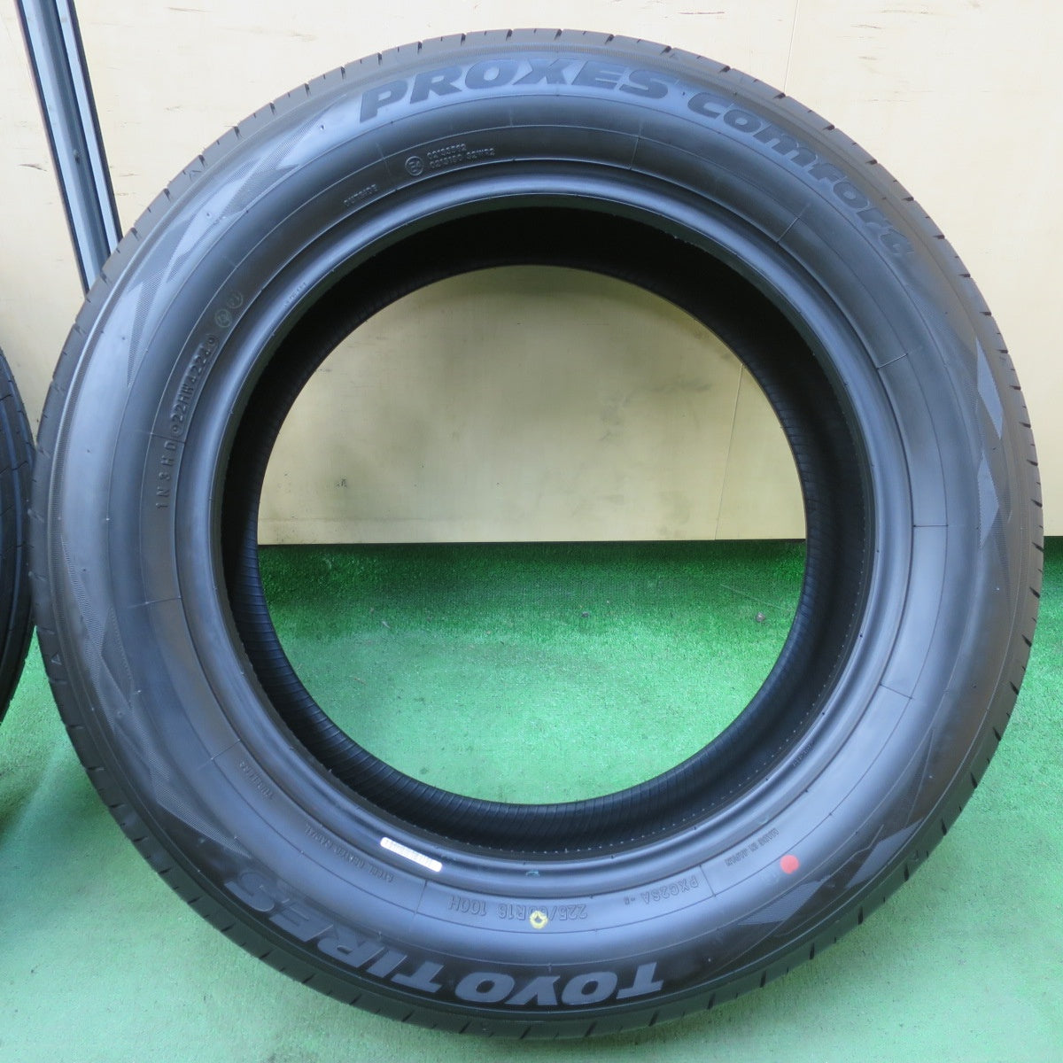 新車外し!24年★225/60R18 トーヨー プロクセス Comfort タイヤ 18インチ 40系 アルファード ヴェルファイア ハリアー等★5050204イノタ