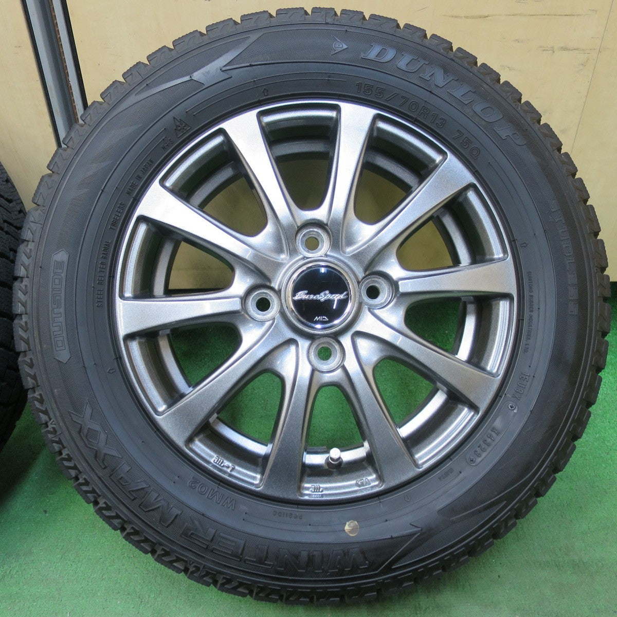 バリ溝!23年!キレイ!ほぼ10分★スタッドレス 155/70R13 ダンロップ ウインターマックス WM02 EuroSpeed MiD ユーロスピード 13インチ PCD100/4H★5042609イス