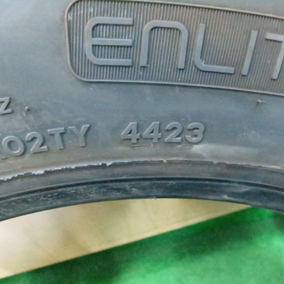 バリ溝!23年!9.5分★トラック タイヤ 245/70R19.5 136/134J スタッドレス ブリヂストン W999 19.5インチ★4050408ナス