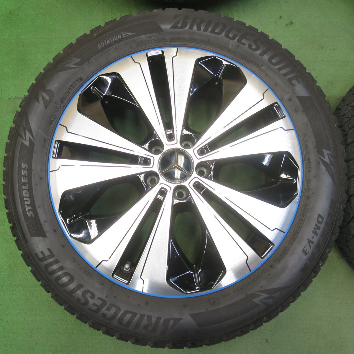 センサー付!バリ溝!21年!キレイ!9.5分★ベンツ N293 EQC 純正 235/55R19 255/50R19 スタッドレス ブリヂストン ブリザック DM-V3 19インチ PCD112/5H★5092703イス