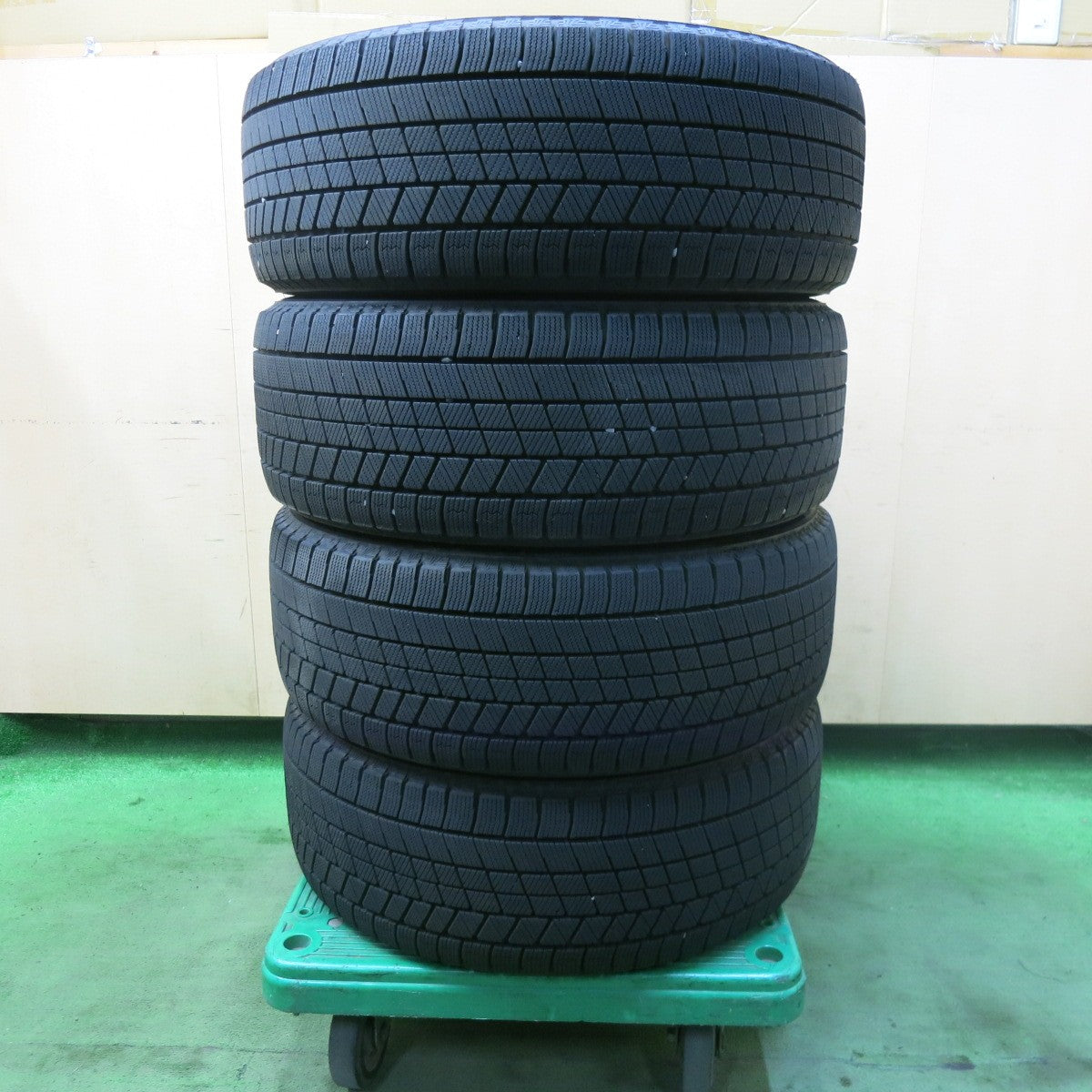 バリ溝!23年!キレイ!9.5分★MINI ミニ 等 MAK OXFORD 225/50R18 スタッドレス ブリヂストン ブリザック VRX3 マック オクスフォード 18インチ PCD112/5H★5092001SKス