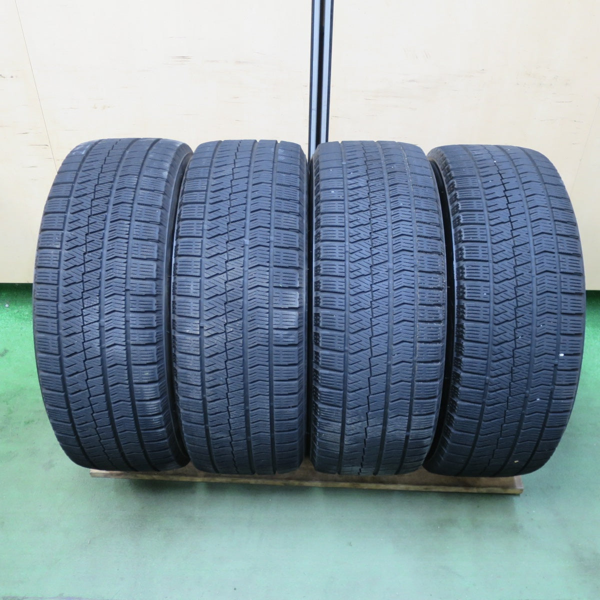 バリ溝!22年!キレイ!8.5分★スタッドレス 215/55R17 ブリヂストン ブリザック VRX2 Exceeder エクシーダー 17インチ PCD114.3/5H★5111201TTス