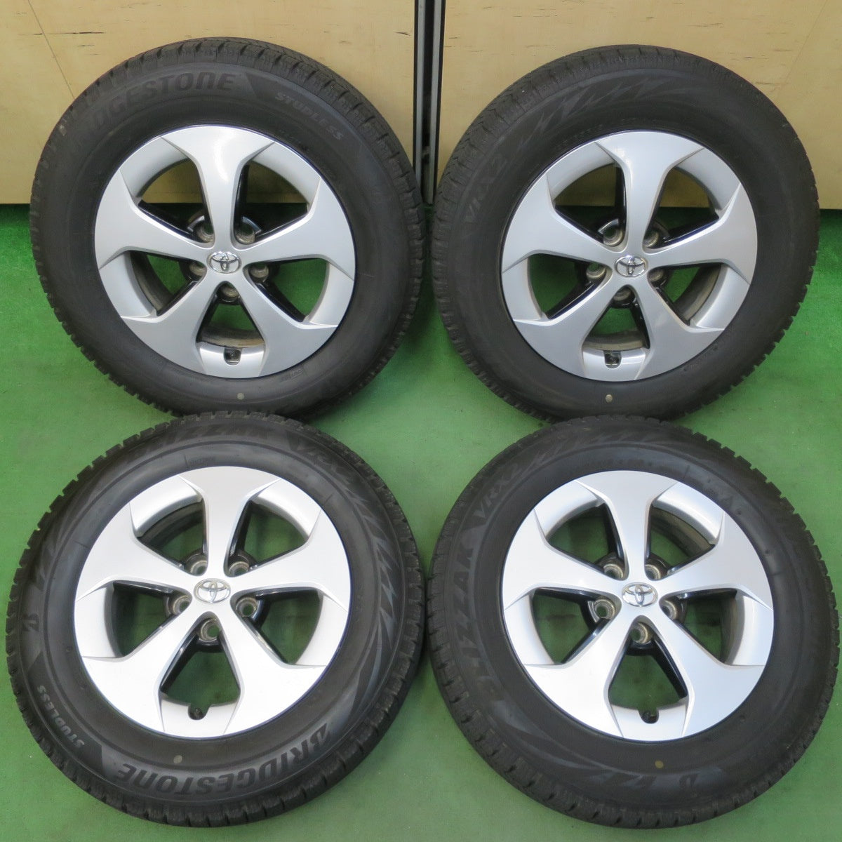バリ溝!22年!9分★トヨタ 30系 プリウス 純正 195/65R15 スタッドレス ブリヂストン ブリザック VRX2 15インチ PCD100/5H★5040905イス
