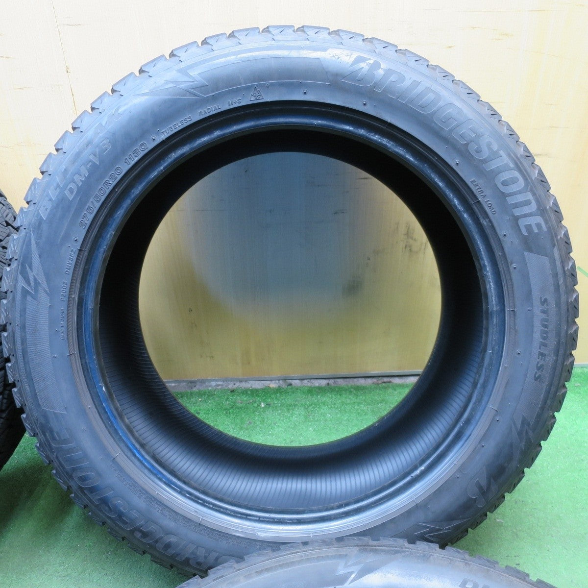 バリ溝!20年!9分★スタッドレス 275/50R20 ブリヂストン ブリザック DM-V3 20インチ ランクル ベンツ等★4031001KKスタ