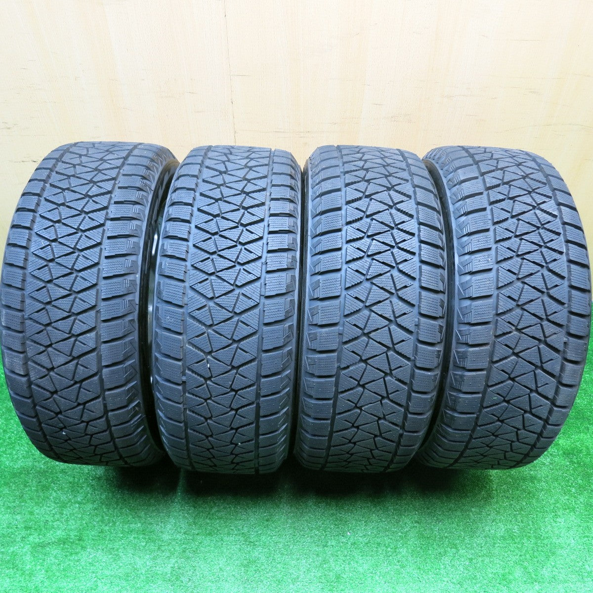 ほぼ未使用!キレイ★VW トゥアレグ ポルシェ カイエン 等 ATP 255/55R18 スタッドレス ブリヂストン ブリザック DM-V2 18インチ PCD130/5H★5101201HAス