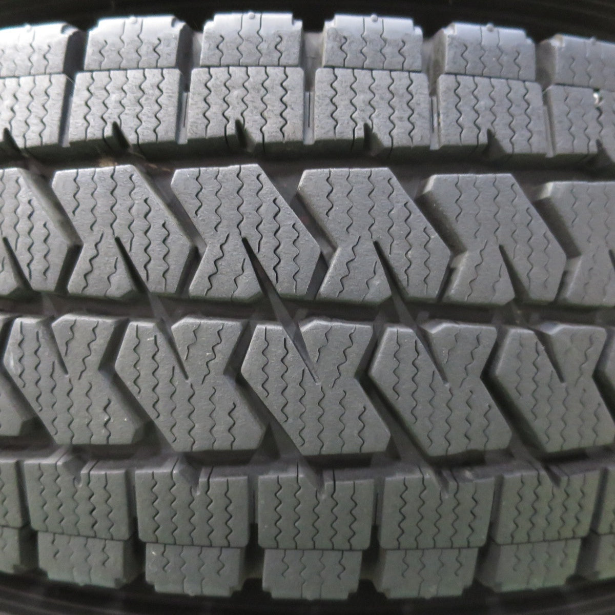 バリ溝!22年!9.5分★スタッドレス 195/80R15 107/105N ブリヂストン ブリザック VL10 WEDS ADVENTURE 15インチ PCD139.7/6H★5051203イス