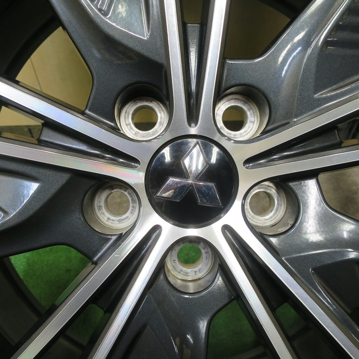 キレイ★三菱 デリカ D:5 アーバンギア 純正 225/55R18 ヨコハマ ジオランダー SUV G055 G055E 18インチ D5 PCD114.3/5H★5090201TTノ