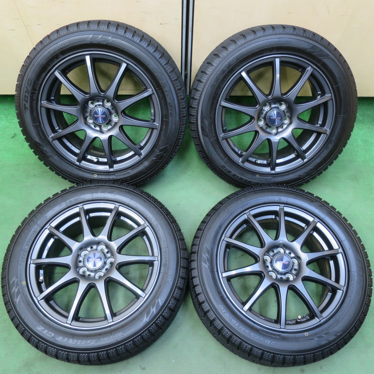 ほぼ未使用!23年!キレイ★86 BRZ 等 205/55R16 スタッドレス トーヨー オブザーブ ガリット GIZ VELVA CHARGE ヴェルヴァ チャージ 16インチ PCD100/5H★5090907イス