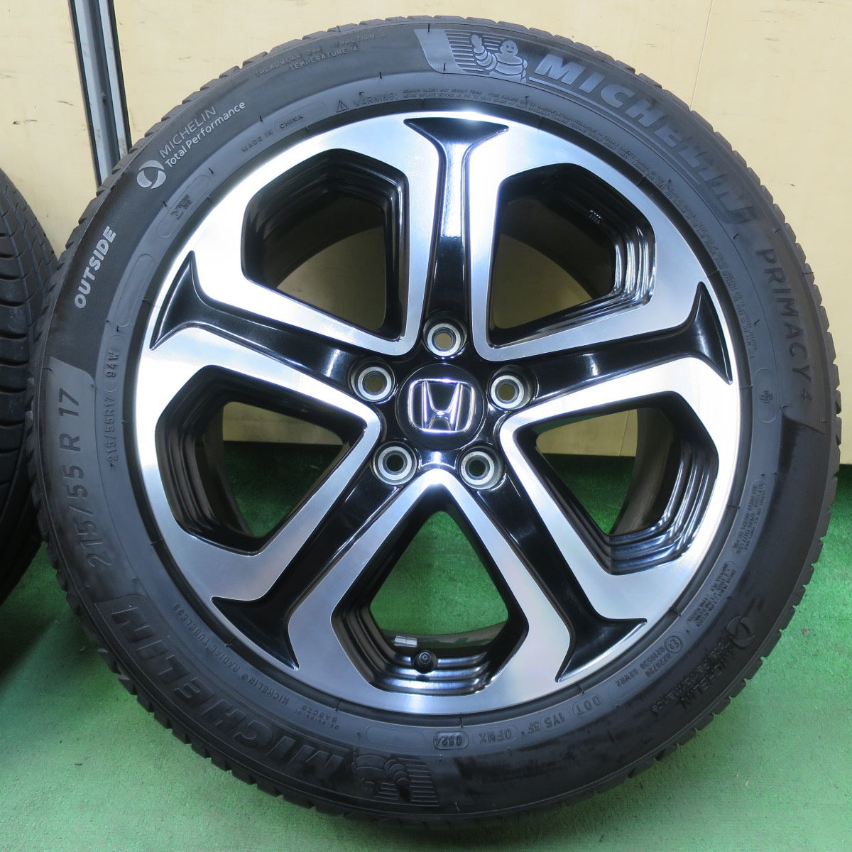 バリ溝!24年!キレイ!9分★ホンダ RU ヴェゼル Zグレード 純正 215/55R17 ミシュラン プライマシー4 17インチ PCD114.3/5H★5082607イノ