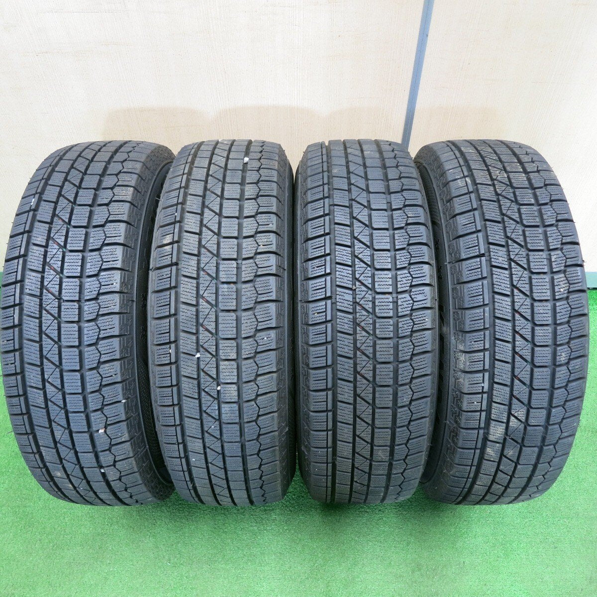バリ溝!22年!9.5分以上★プリウス等 195/65R15 スタッドレス ケンダ KR36 アイステック ネオ MANARAY SPORT マナレイ 15インチ PCD100/5H★4121604TNス